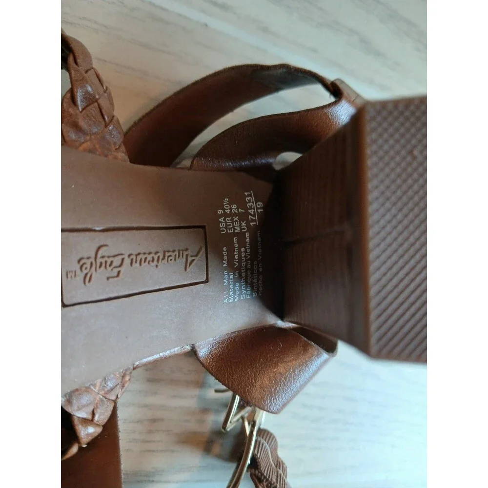 American Eagle Women’s Brown Strappy Open Toe Block Heel Sandals Buckle Size 9